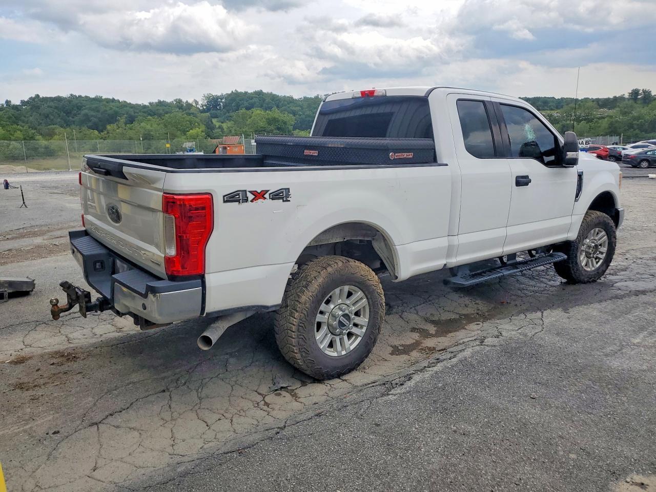 2017 Ford F250 Super Duty - Image 3