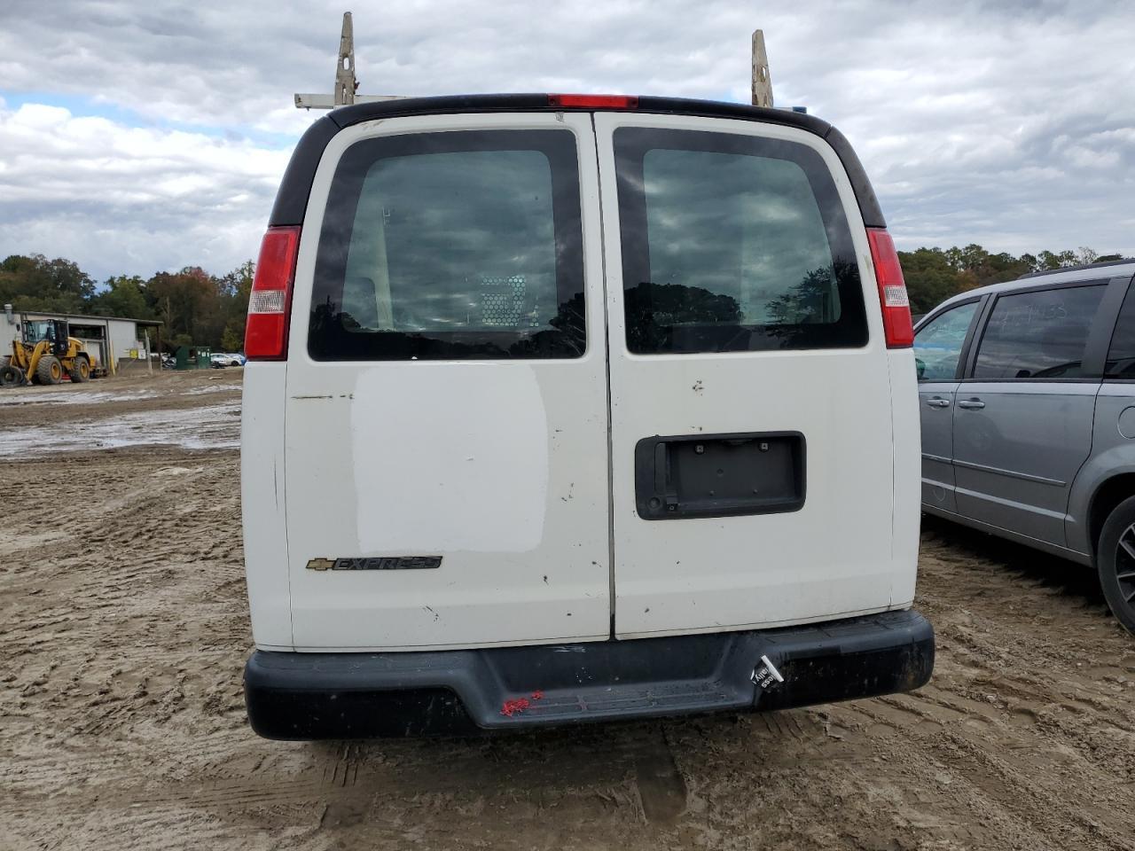 2017 Chevrolet Express G2500 - Image 6