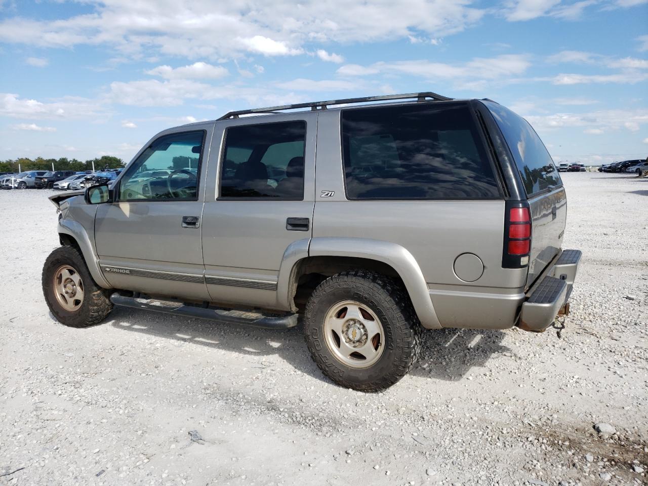 2000 Chevrolet Tahoe K1500 - Image 2