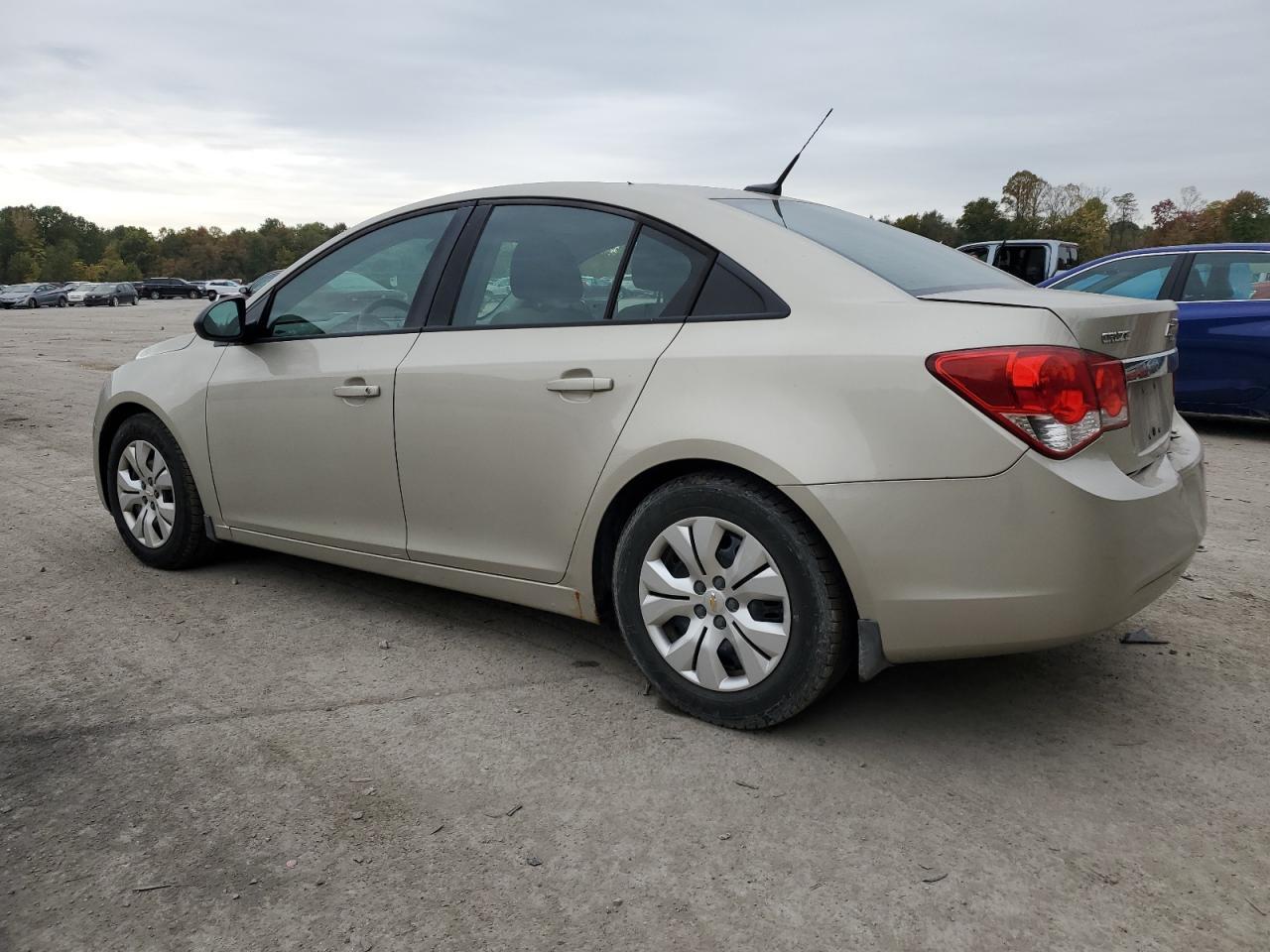 2013 Chevrolet Cruze Ls - Image 2
