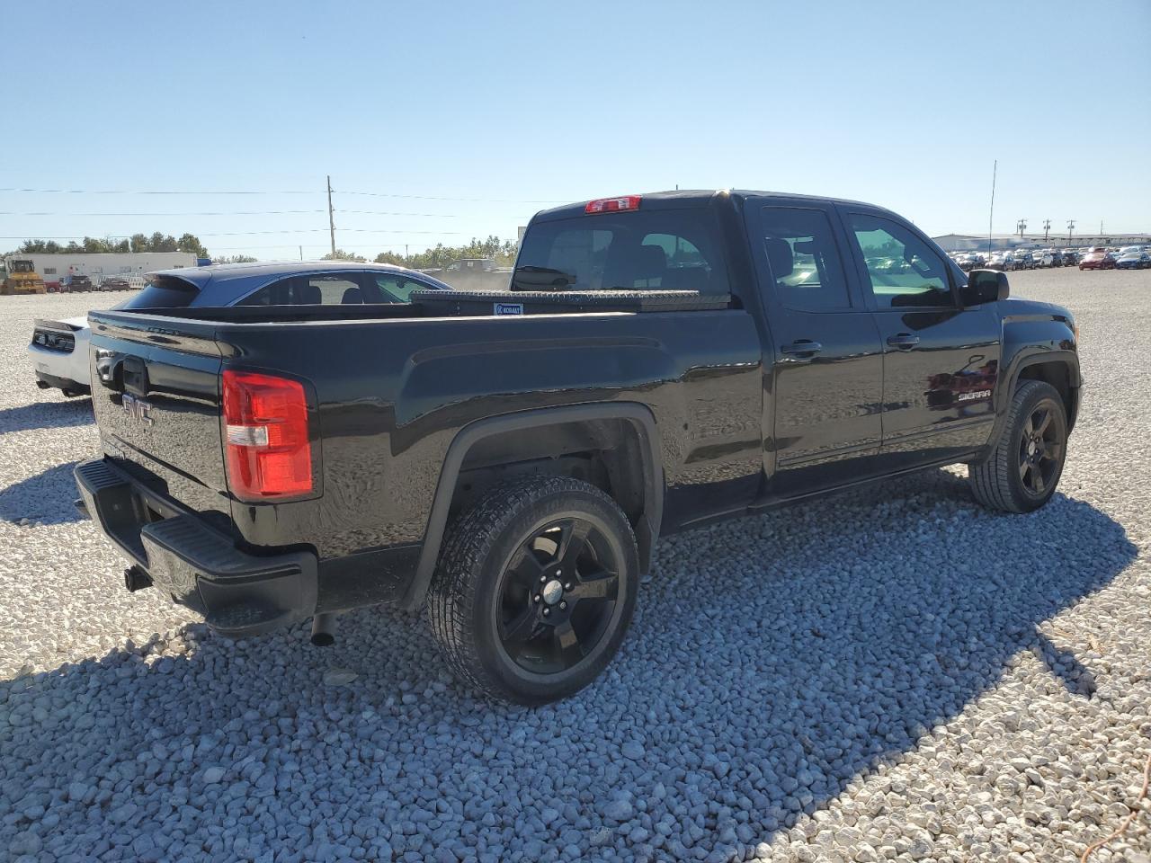 2015 GMC Sierra C1500 - Image 3