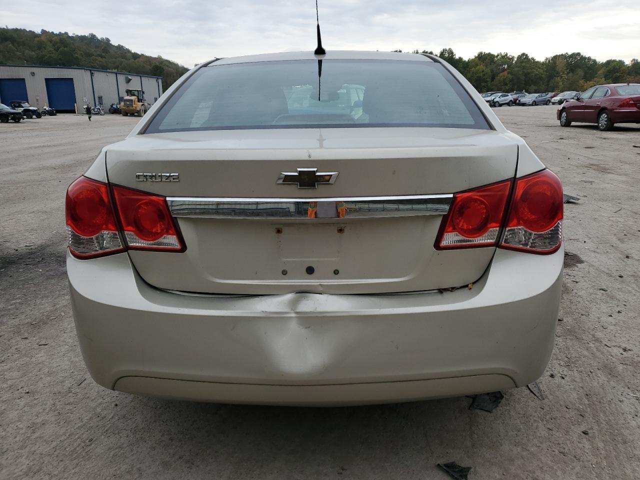 2013 Chevrolet Cruze Ls - Image 6