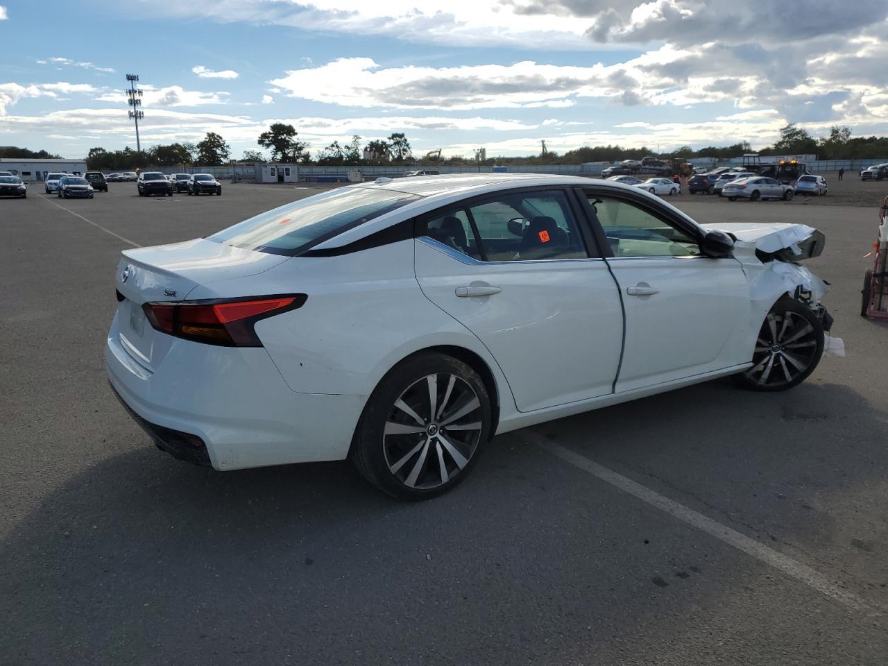 2019 Nissan Altima Sr - Фото 3