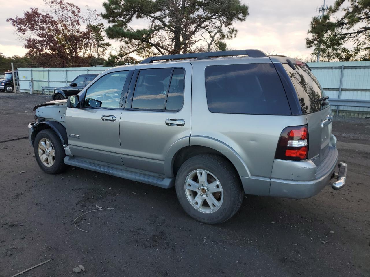 2008 Ford Explorer Xlt - Image 2