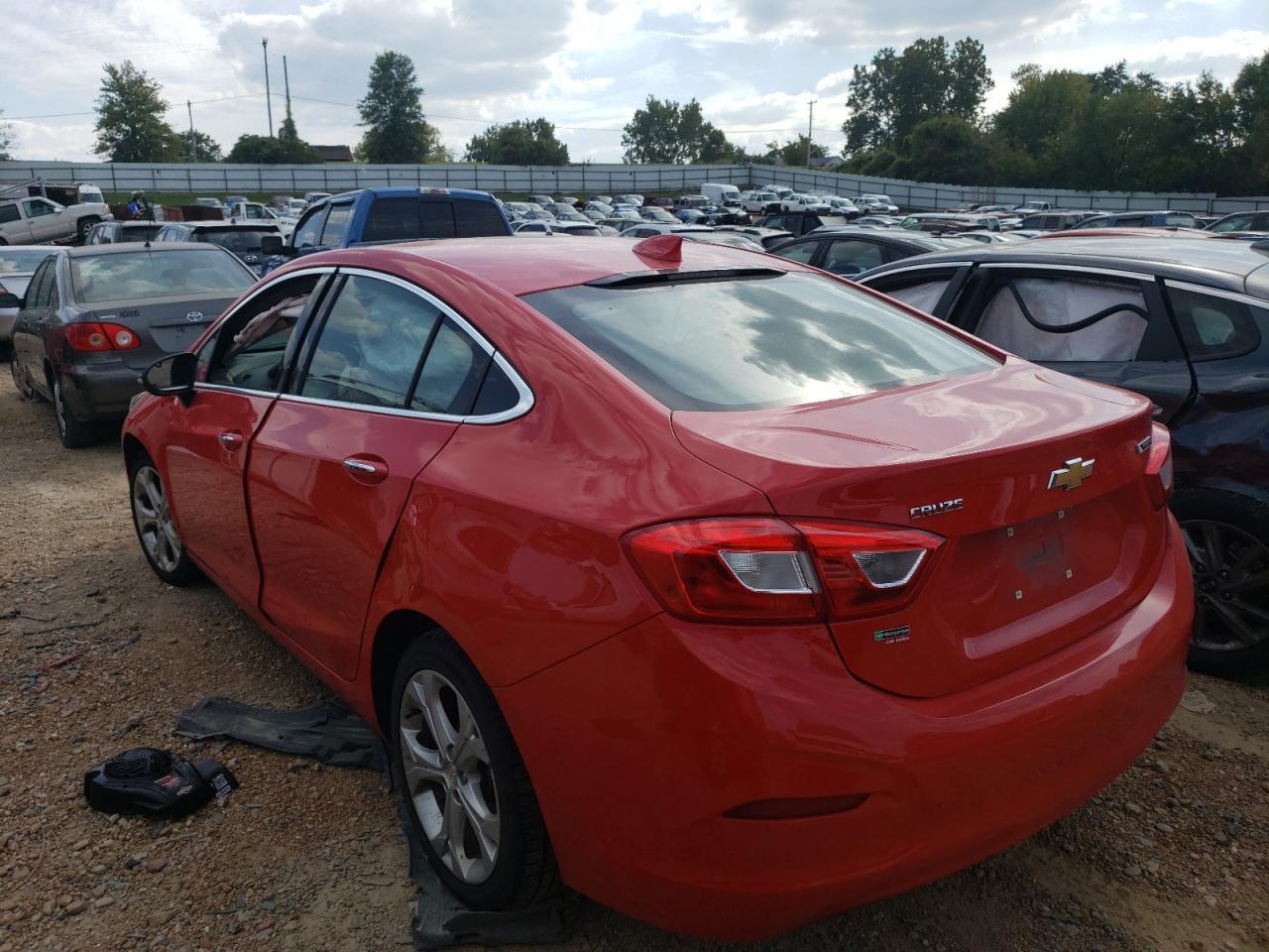 2017 Chevrolet Cruze Premier - Фото 2