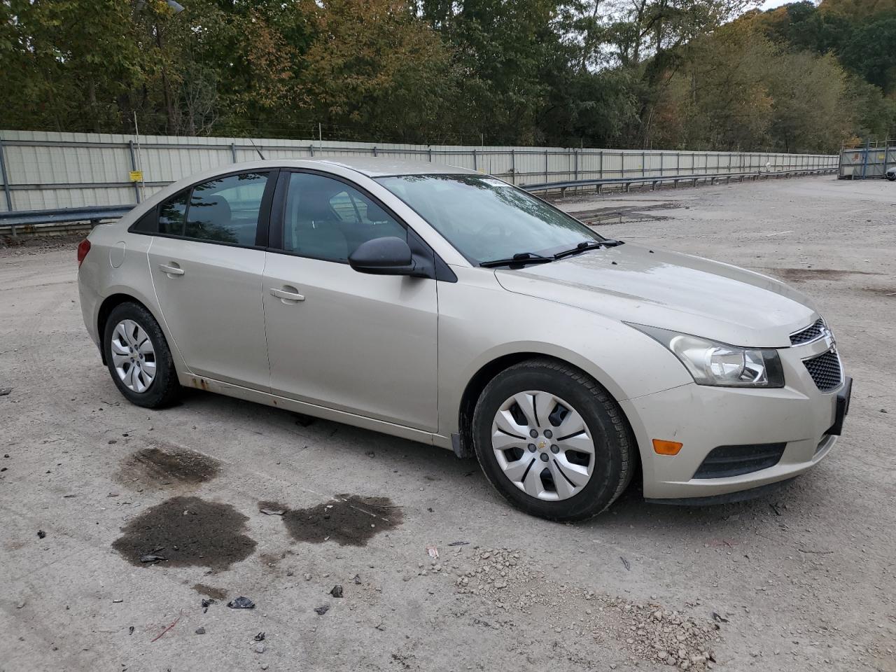 2013 Chevrolet Cruze Ls - Image 4