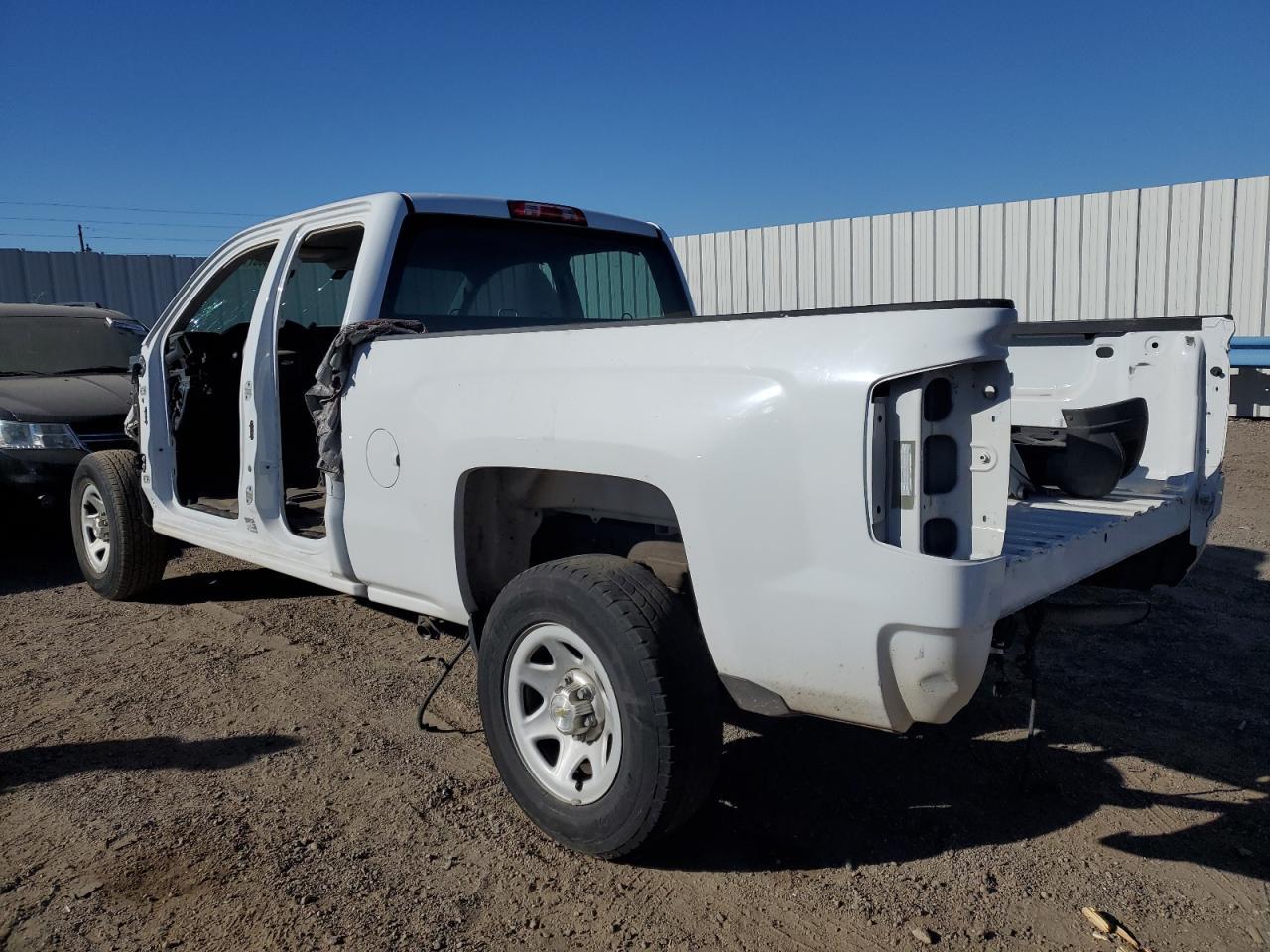 2015 Chevrolet Silverado - Фото 2