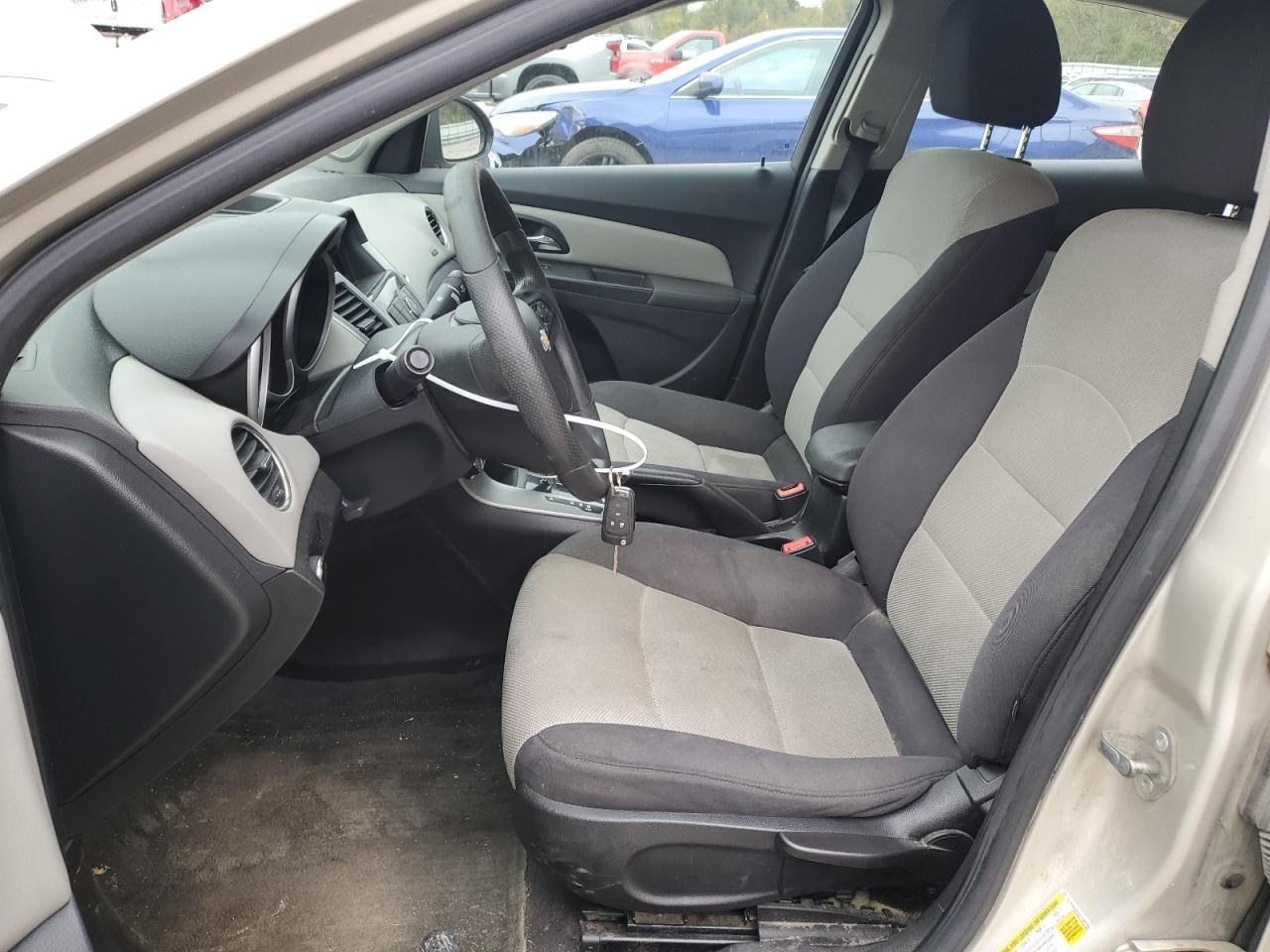 2013 Chevrolet Cruze Ls - Image 7