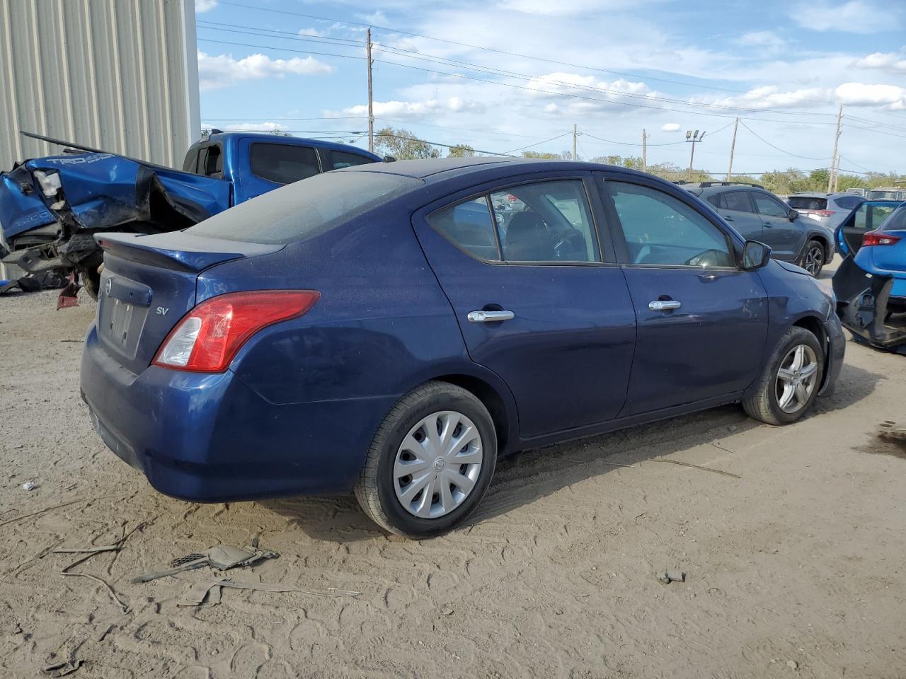 2019 Nissan Versa S - Фото 3