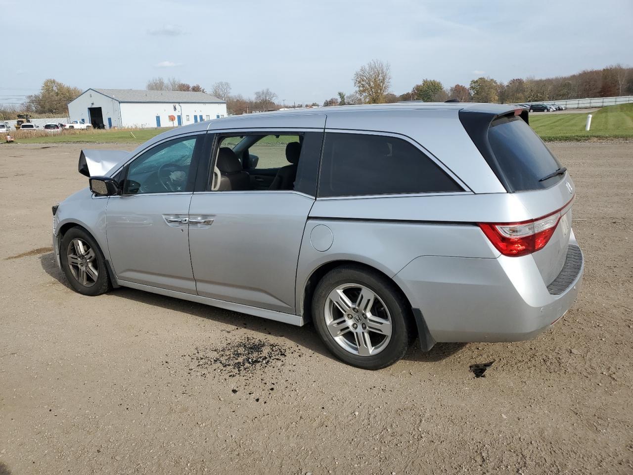 2012 Honda Odyssey Touring - Image 2