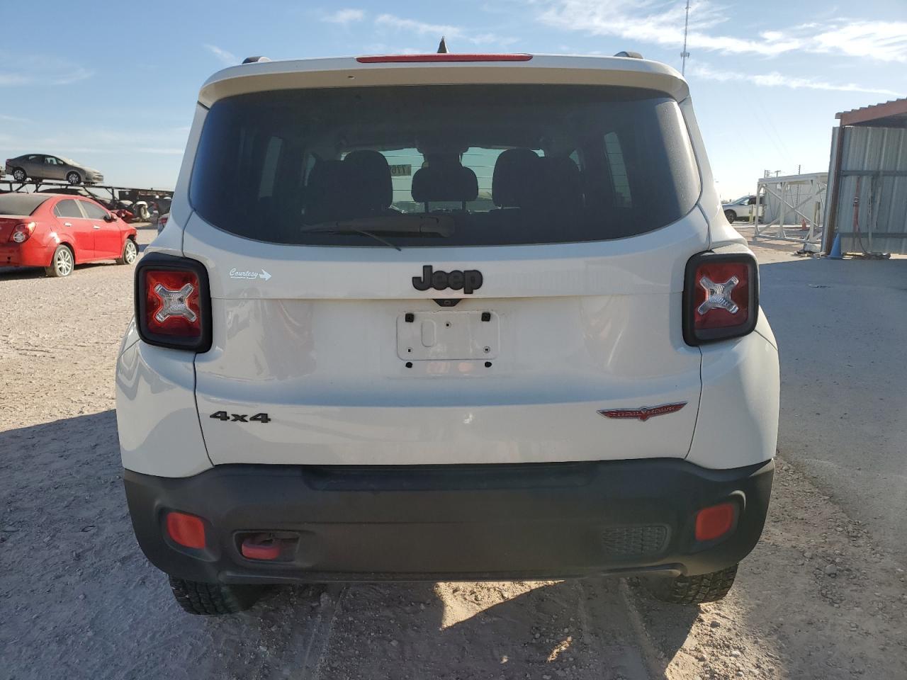 2016 Jeep Renegade Trailhawk - Image 6