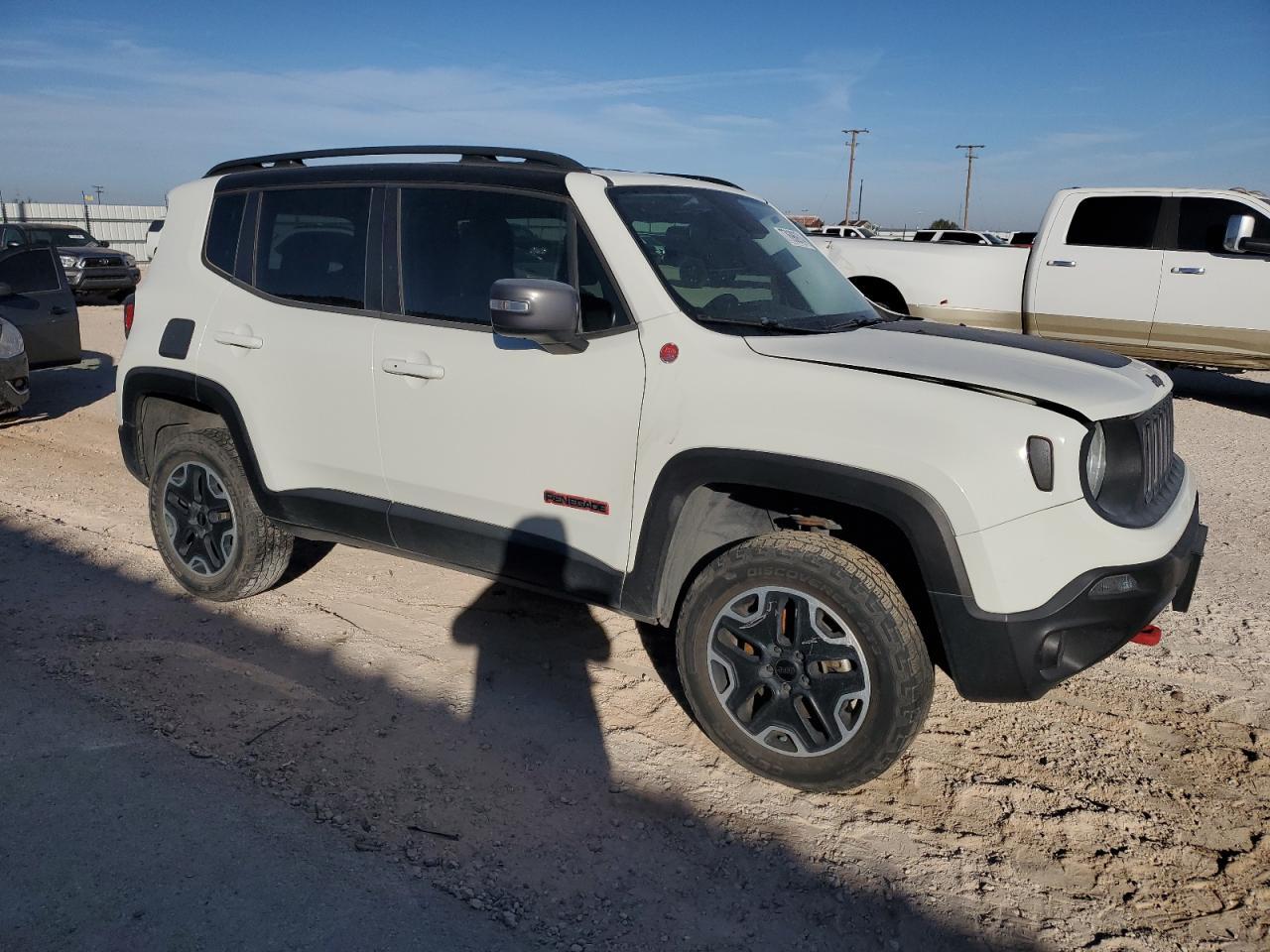 2016 Jeep Renegade Trailhawk - Image 4