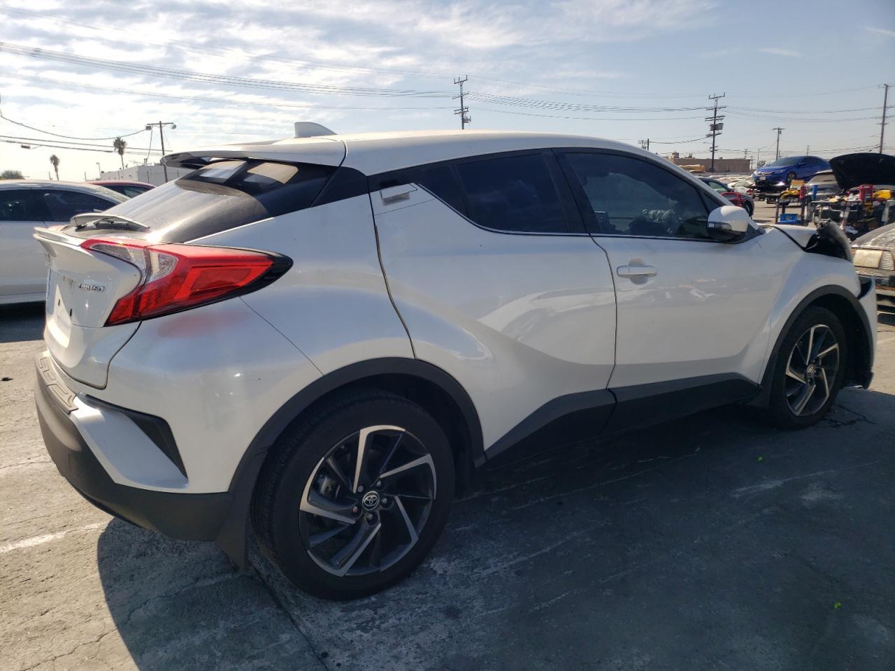 2022 Toyota C-Hr Xle - Image 3