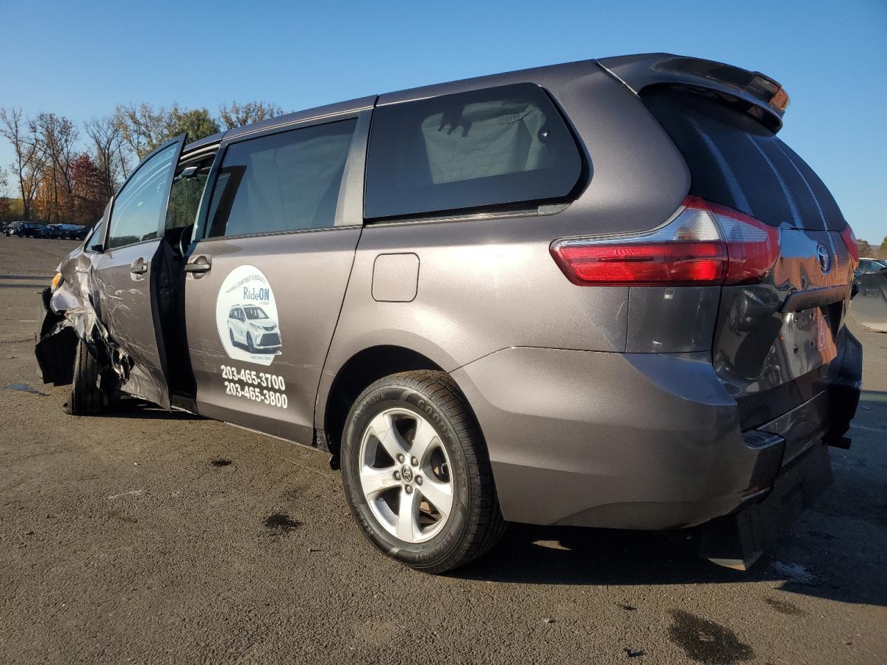 2020 Toyota Sienna L 7-Passenger - Image 2