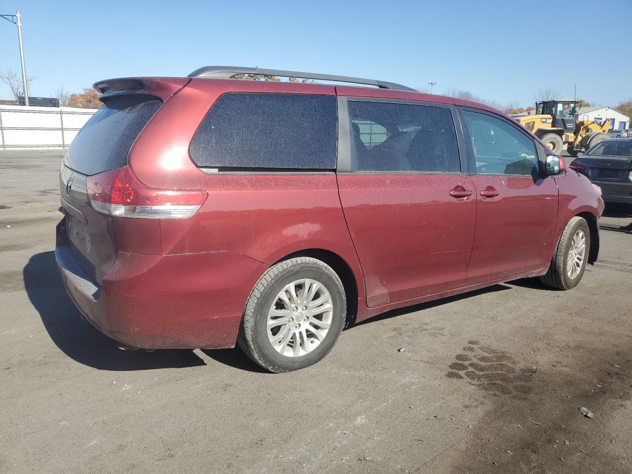 2011 Toyota Sienna Xle - Фото 3