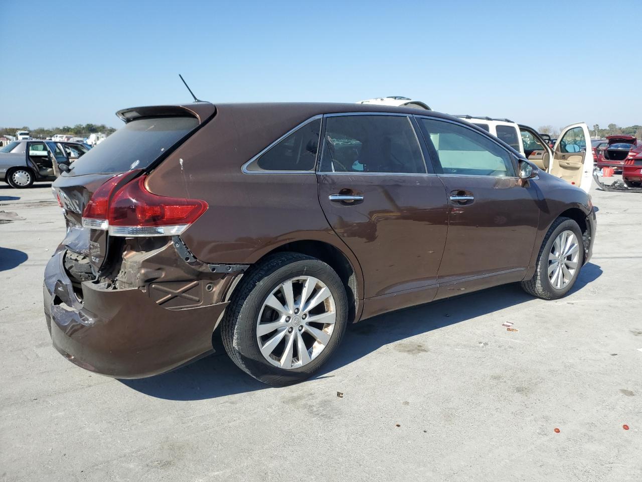 2013 Toyota Venza Le - Image 3