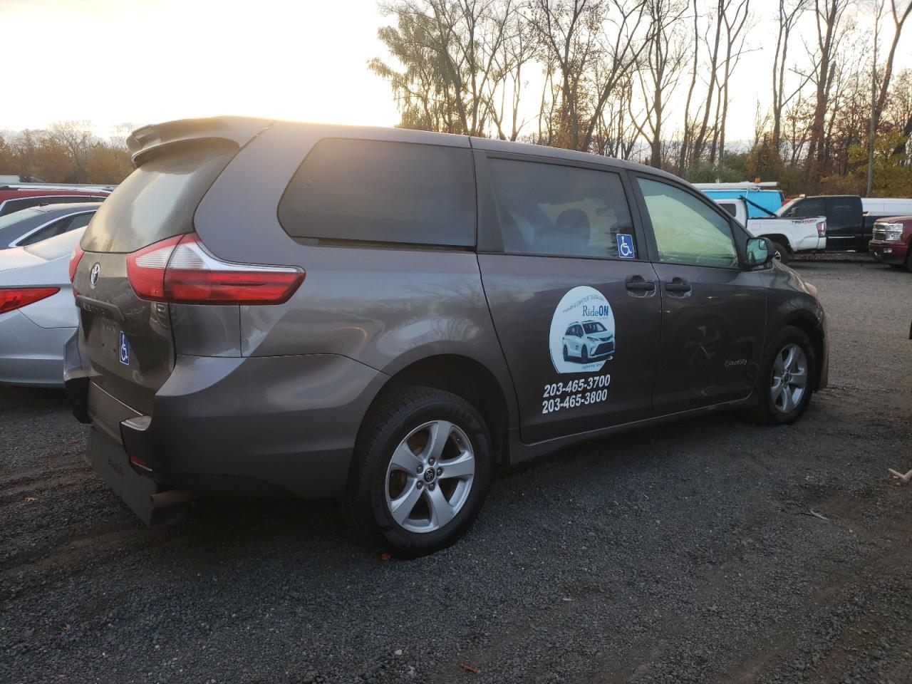 2020 Toyota Sienna L 7-Passenger - Image 3