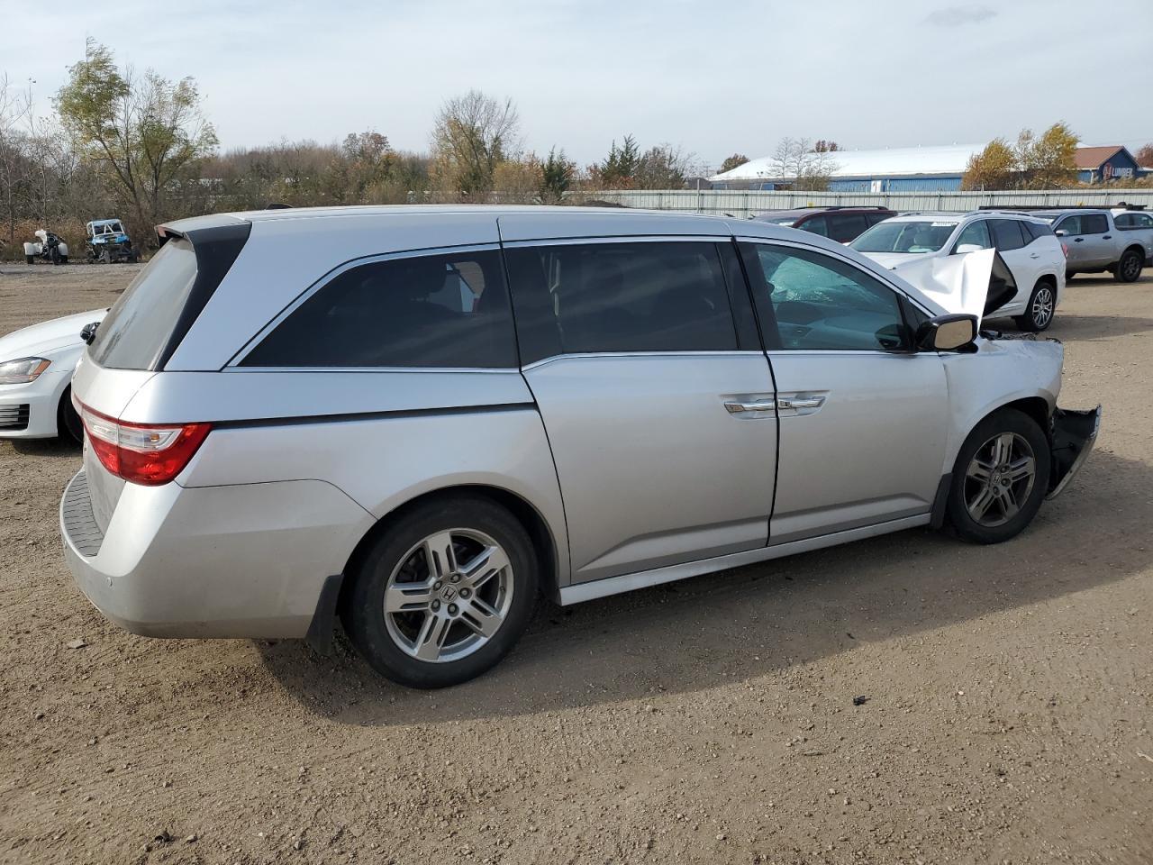 2012 Honda Odyssey Touring - Image 3