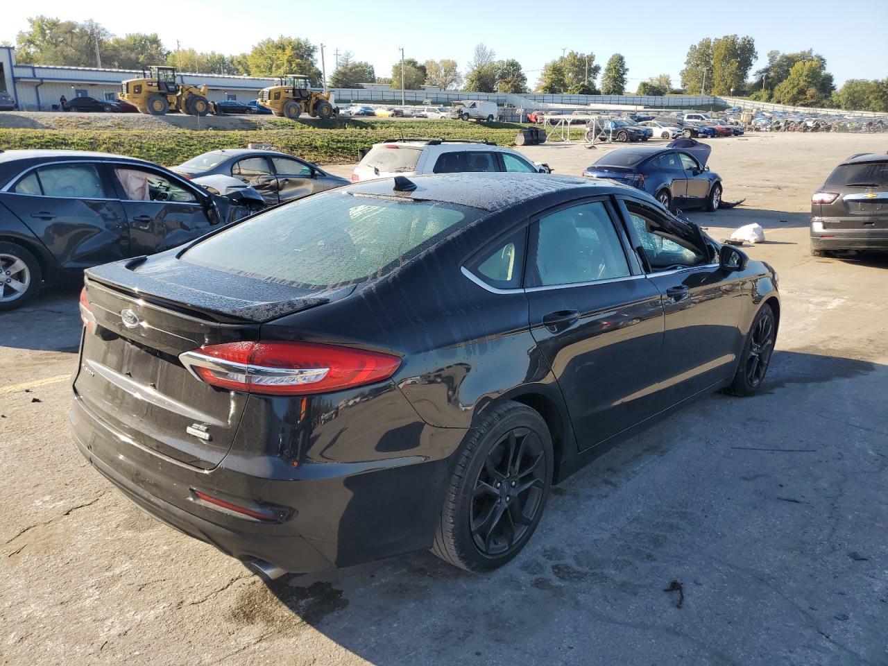 2019 Ford Fusion Se - Image 3