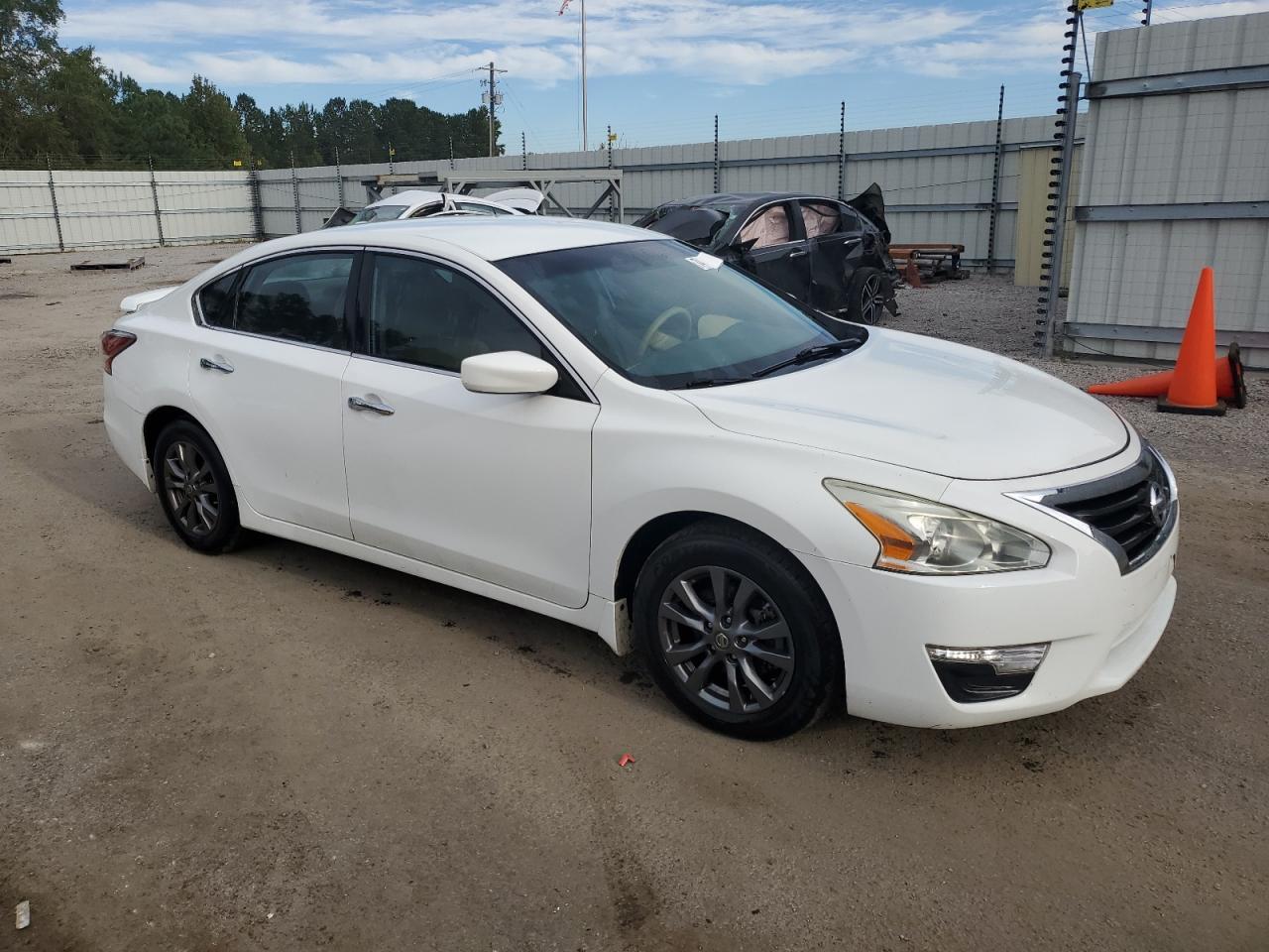 2015 Nissan Altima 2.5 - Фото 4