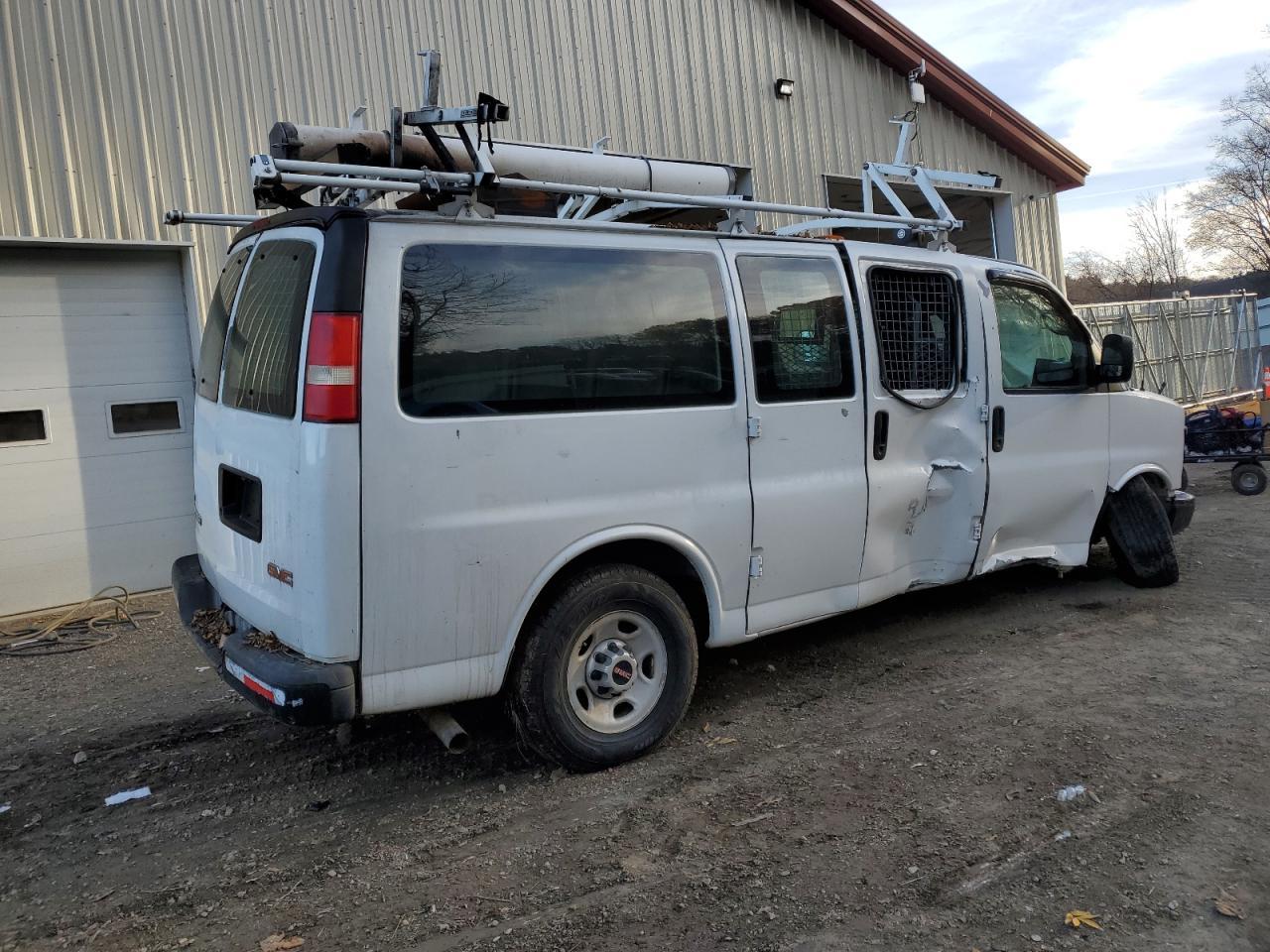 2010 GMC Savana G3500 - Image 3
