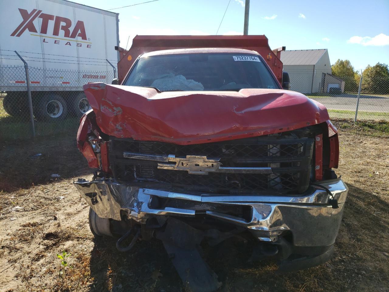 2011 Chev Silverado - Image 5