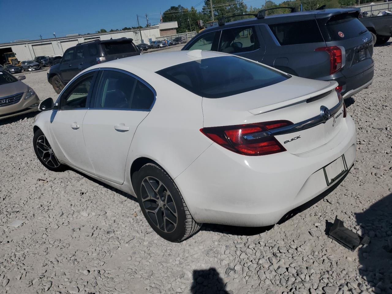 2017 Buick Regal Sport Touring - Фото 2