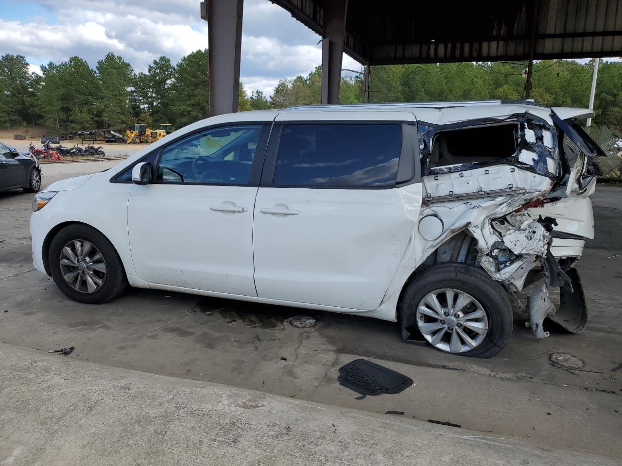 2016 Kia Sedona Lx - Image 2