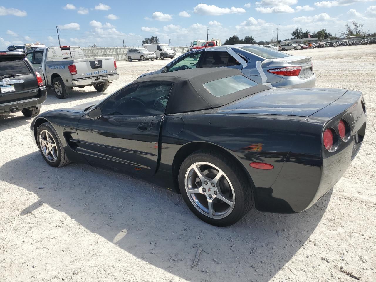 2004 Chevrolet Corvette - Фото 2
