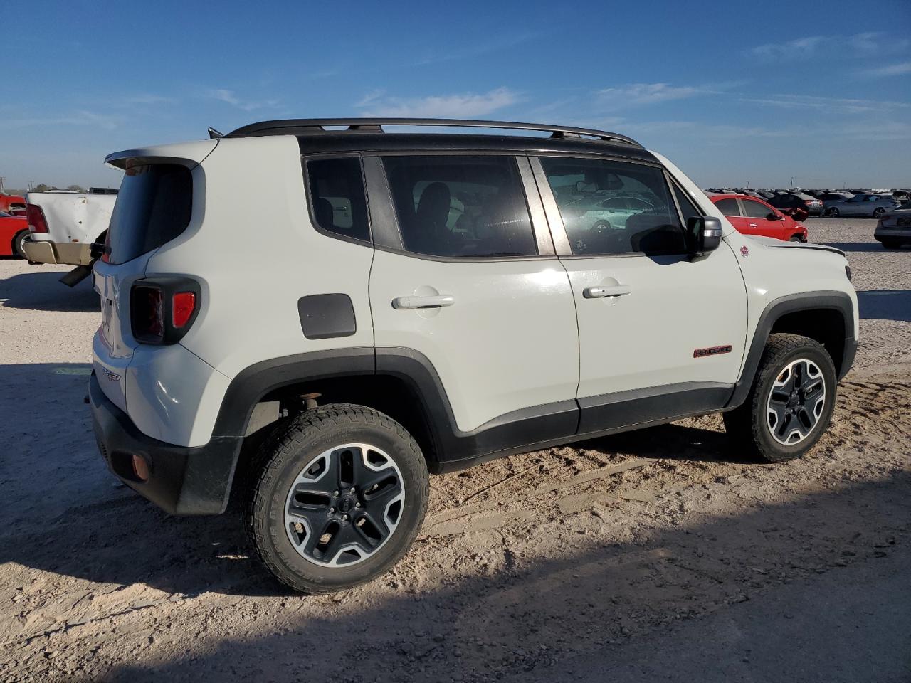 2016 Jeep Renegade Trailhawk - Image 3