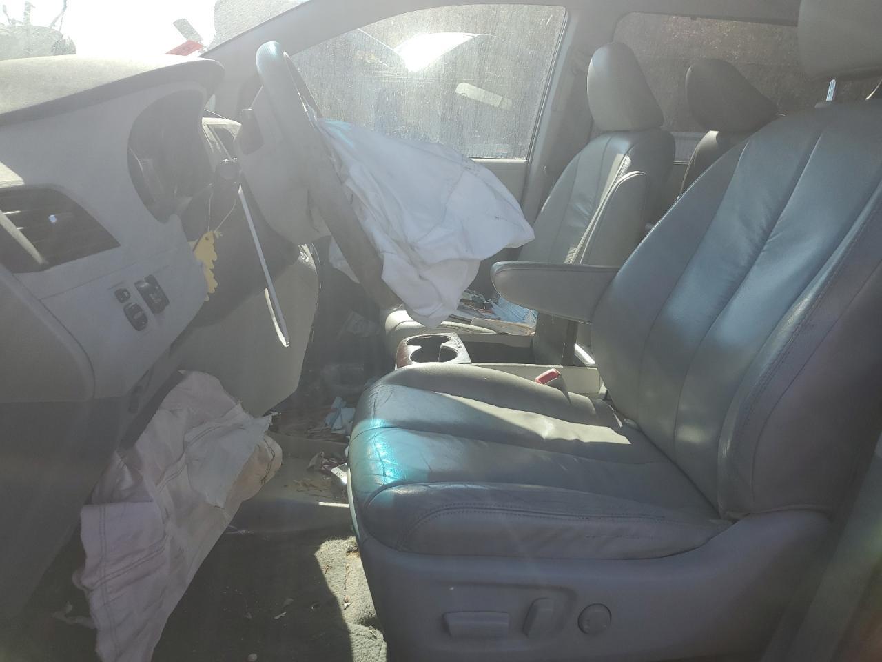 2011 Toyota Sienna Xle - Фото 7