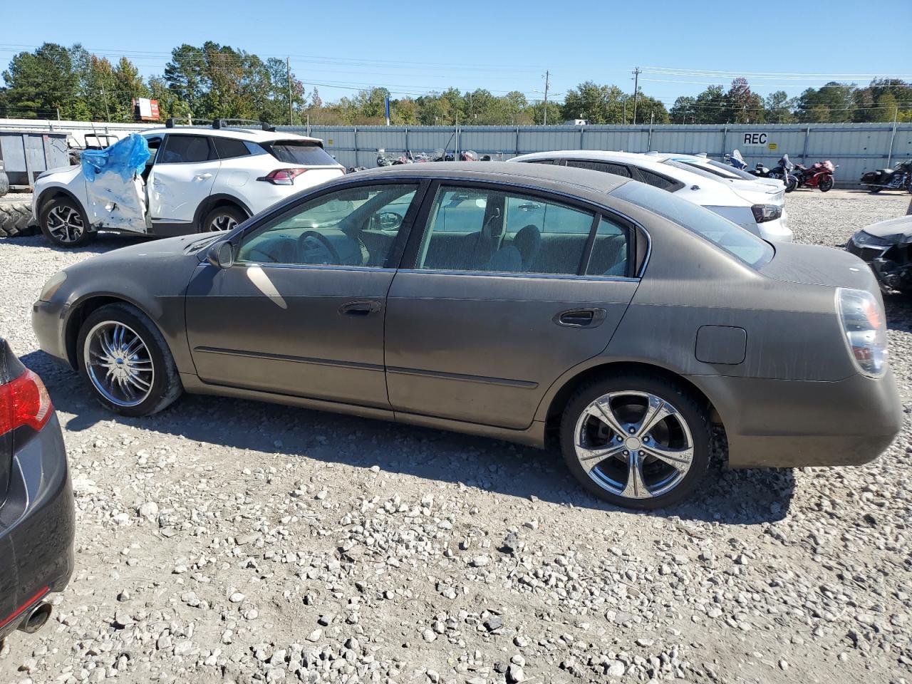 2002 Nissan Altima Base - Фото 2