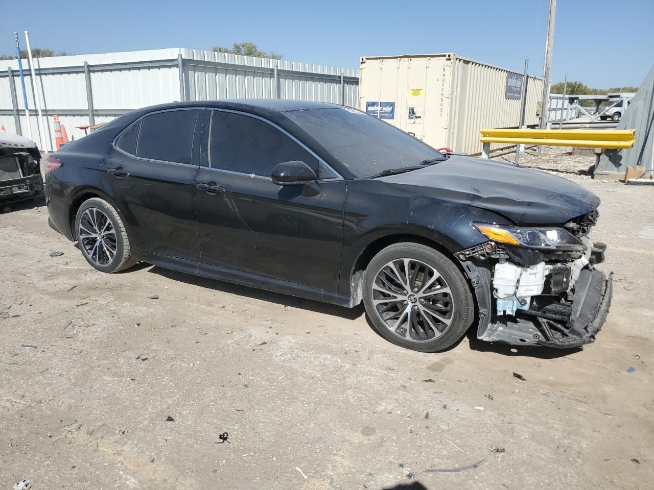 2020 Toyota Camry Se - Фото 4
