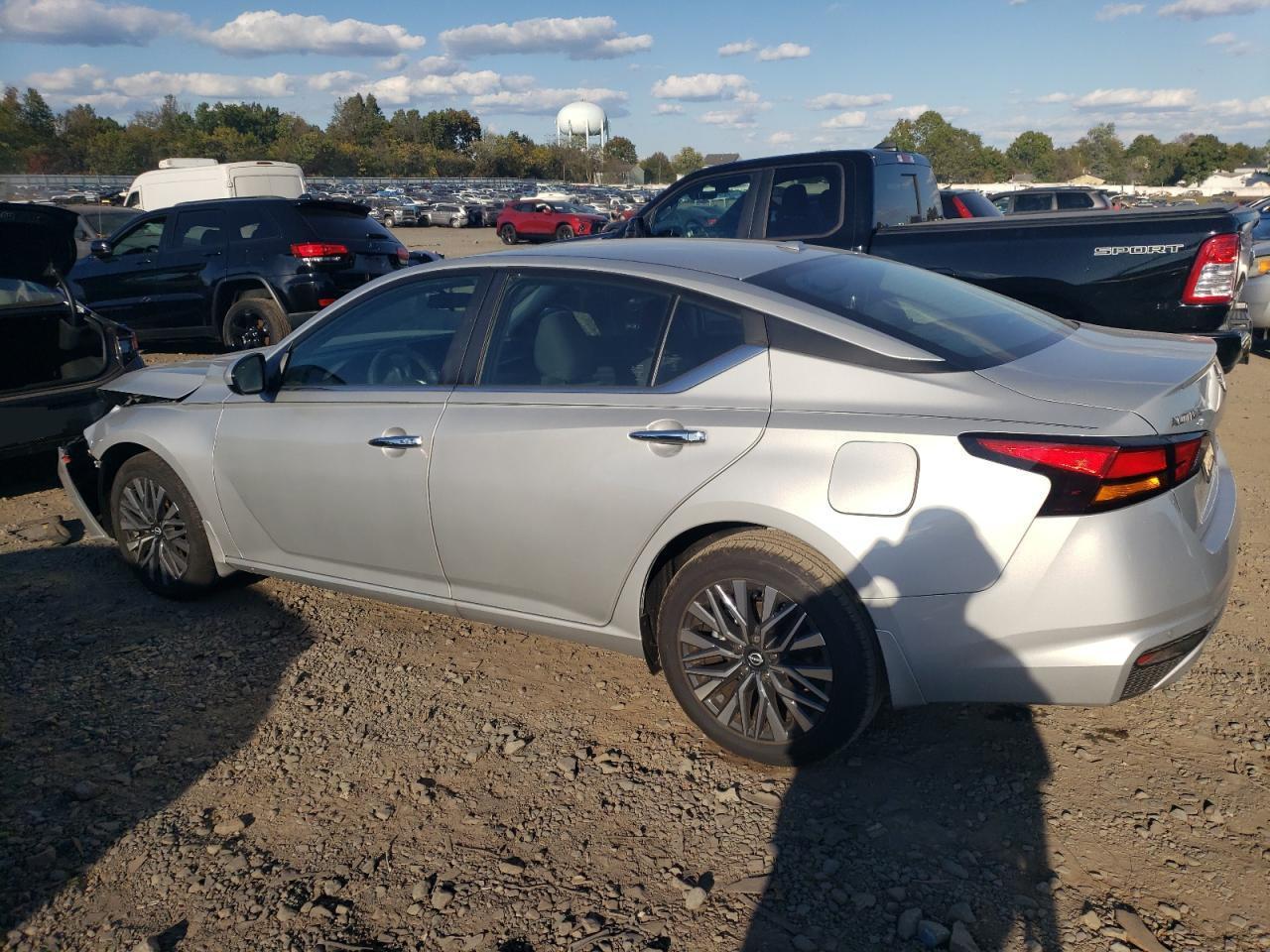 2024 Nissan Altima Sv - Image 2