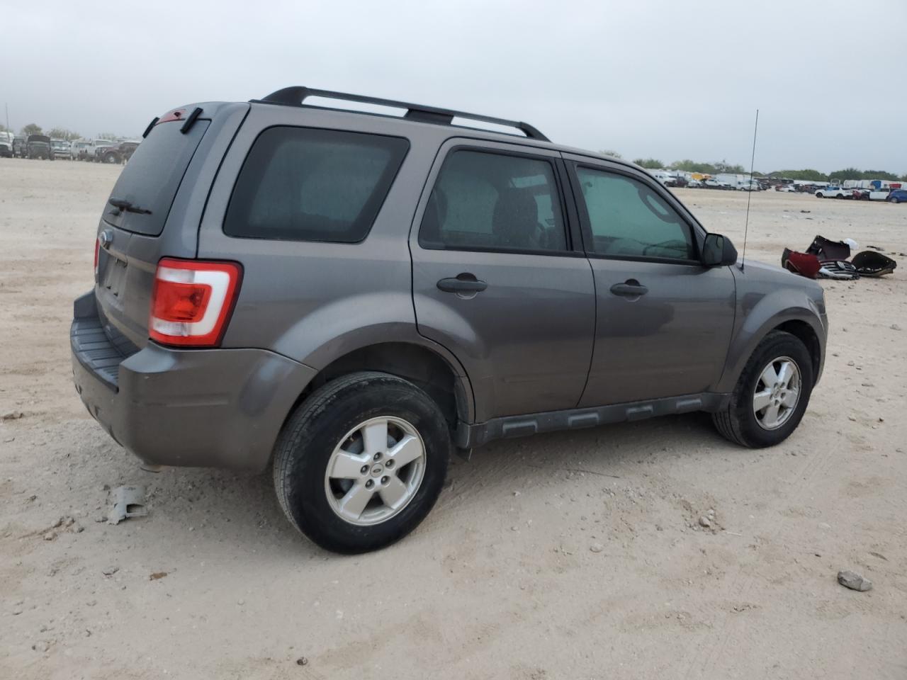 2012 Ford Escape Xls - Фото 3