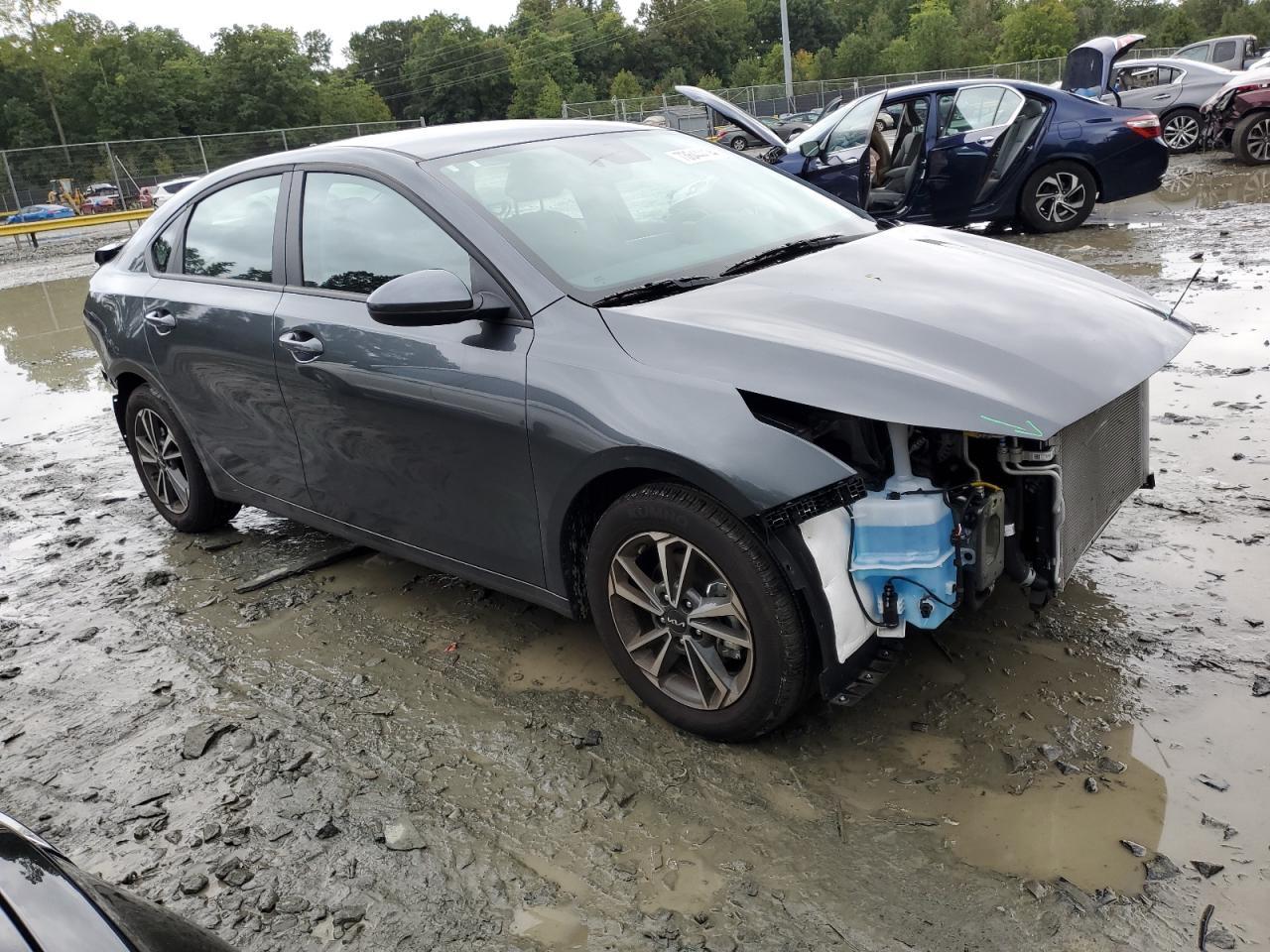 2024 Kia Forte Lxs - Image 4