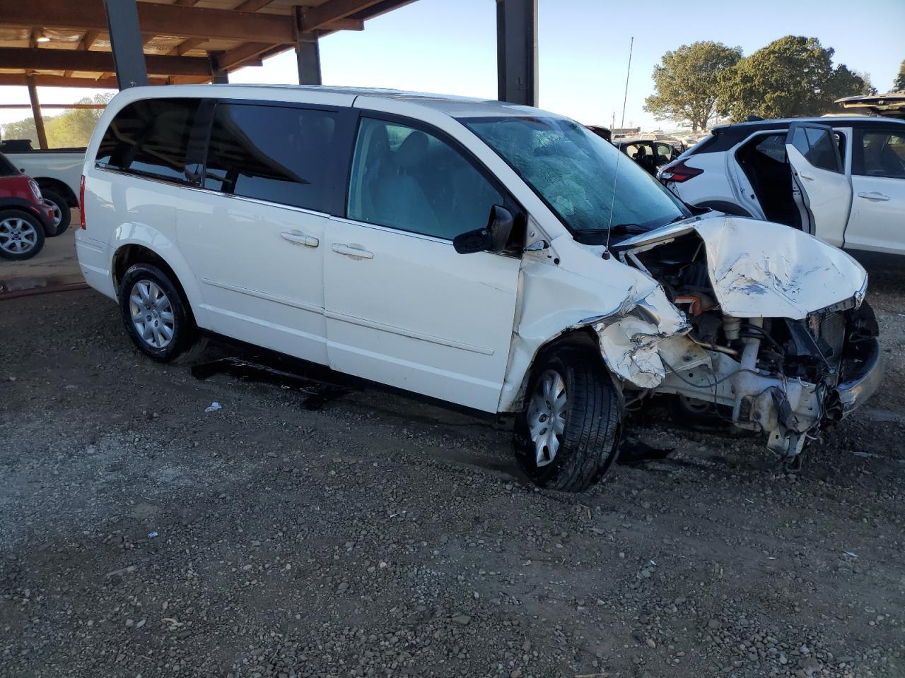 2009 Chrysler Town & Country Lx - Image 4