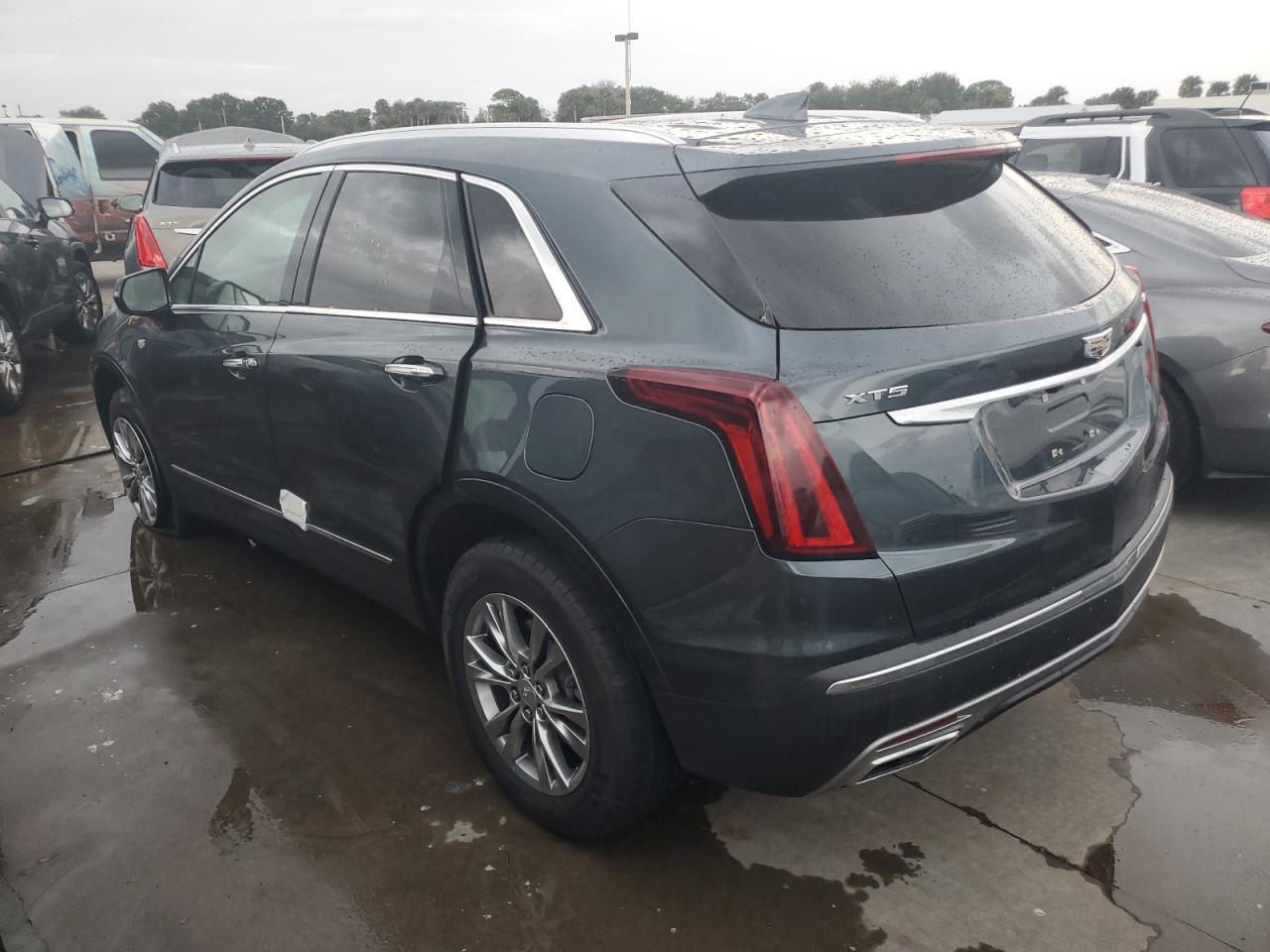 2017 Cadillac Xt5 Premium Luxury - Image 2