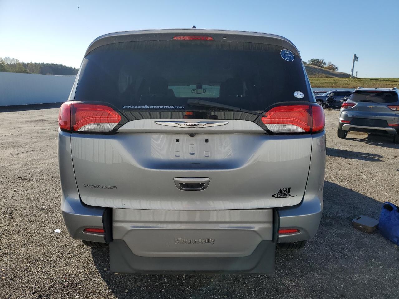 2021 Chrysler Voyager Lxi - Фото 6