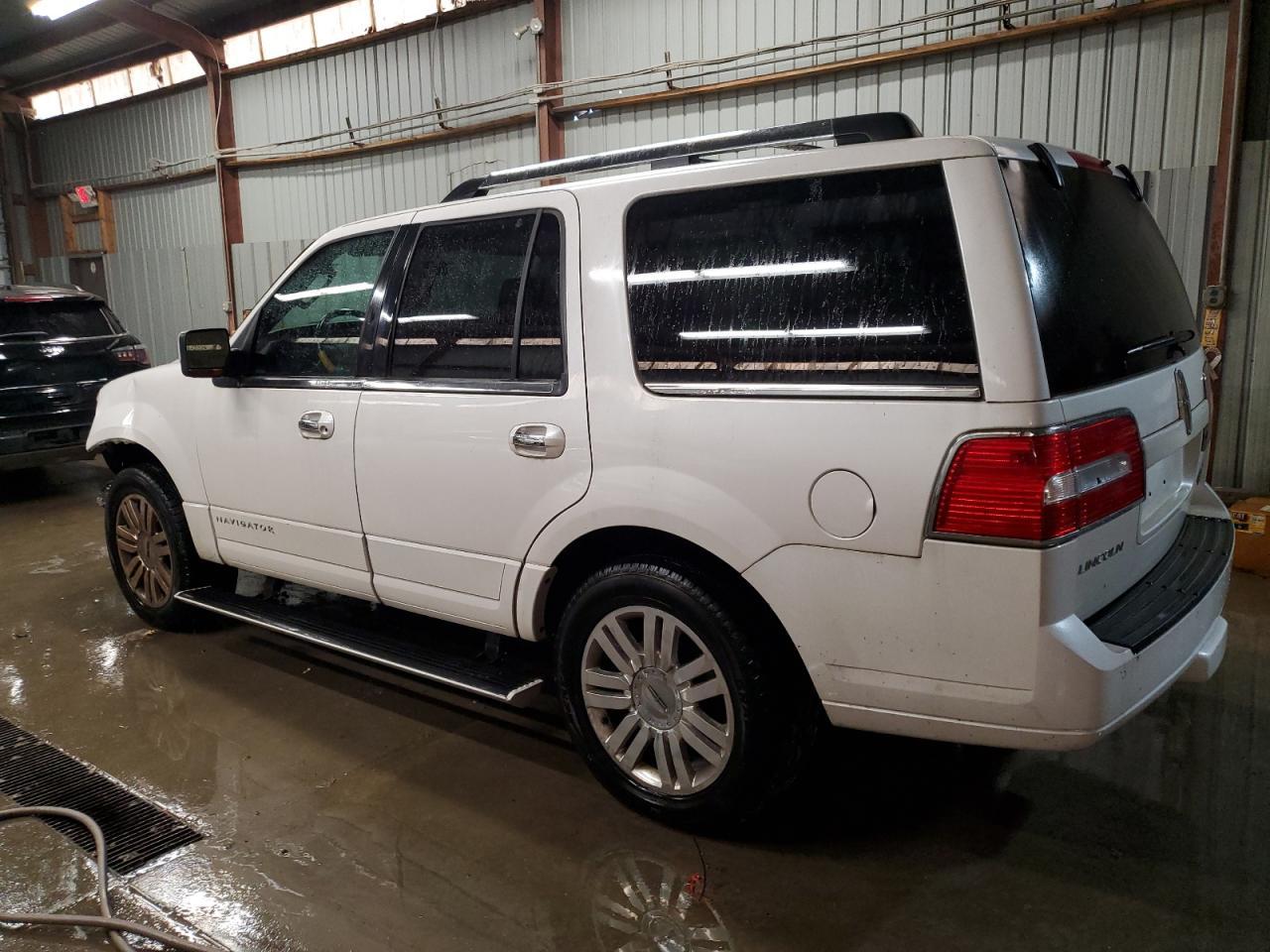 2011 Lincoln Navigator - Фото 2