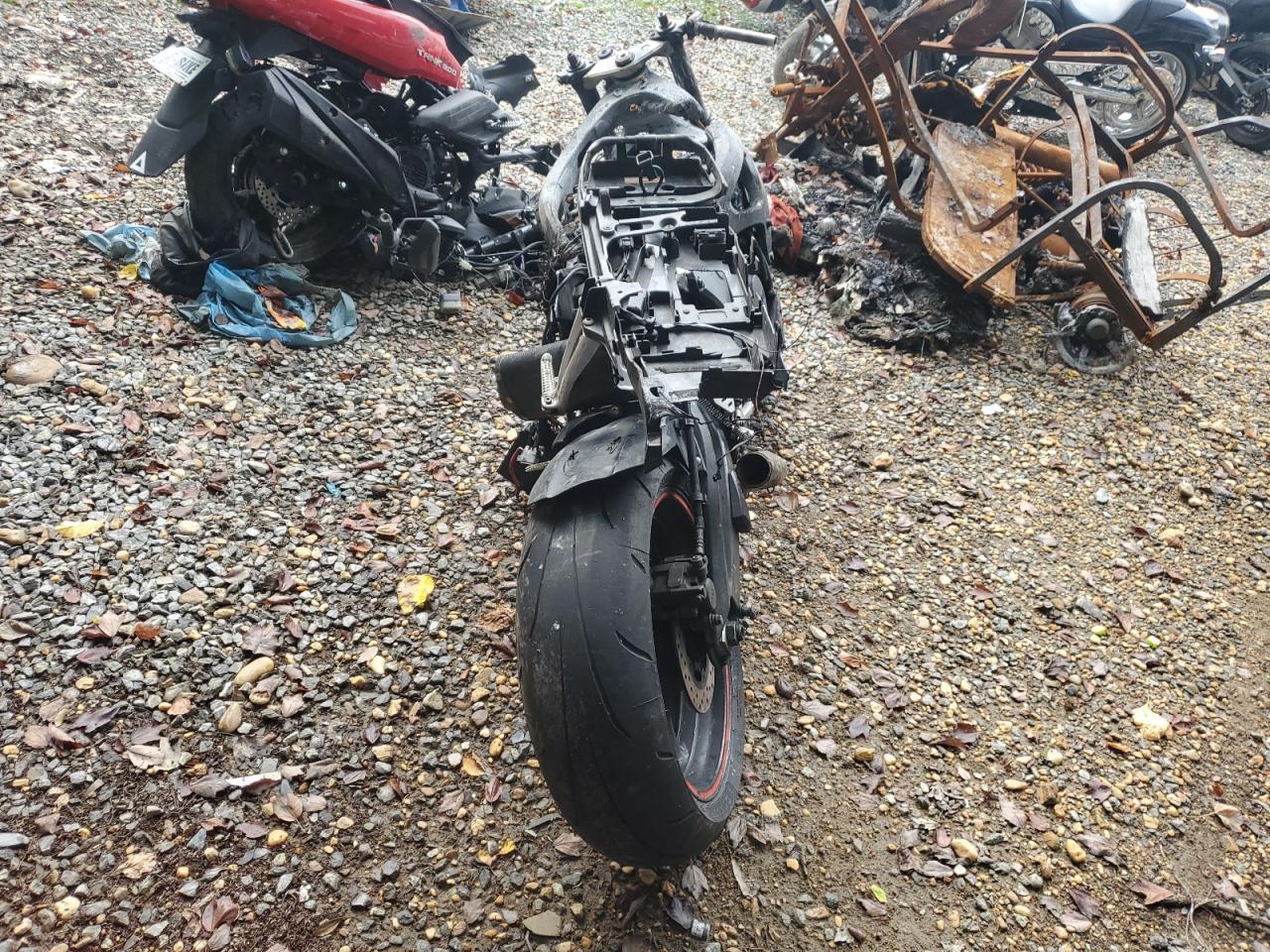 2006 Yamaha Yzfr6 L - Image 4