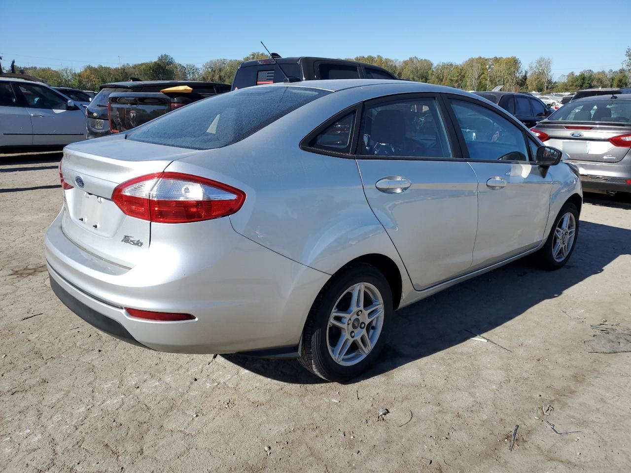 2019 Ford Fiesta Se - Фото 3