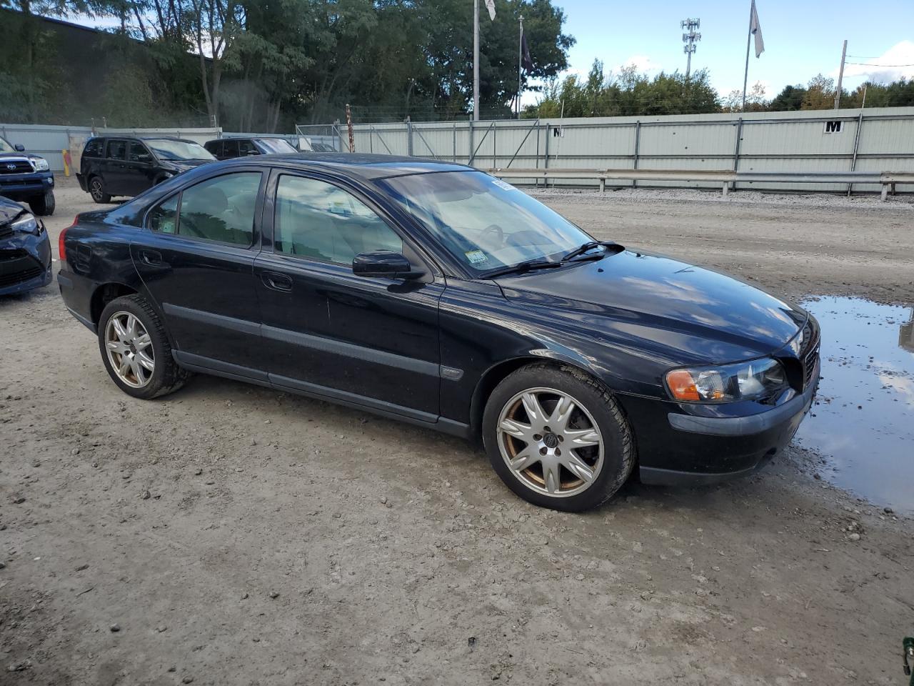 2004 Volvo S60 2.5T - Image 4