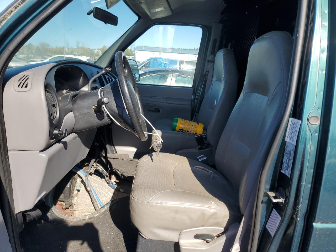 2000 Ford Econoline E150 Van - Image 7