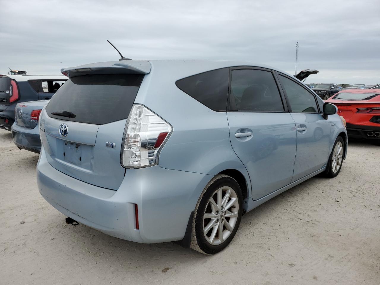 2012 Toyota Prius V - Фото 3