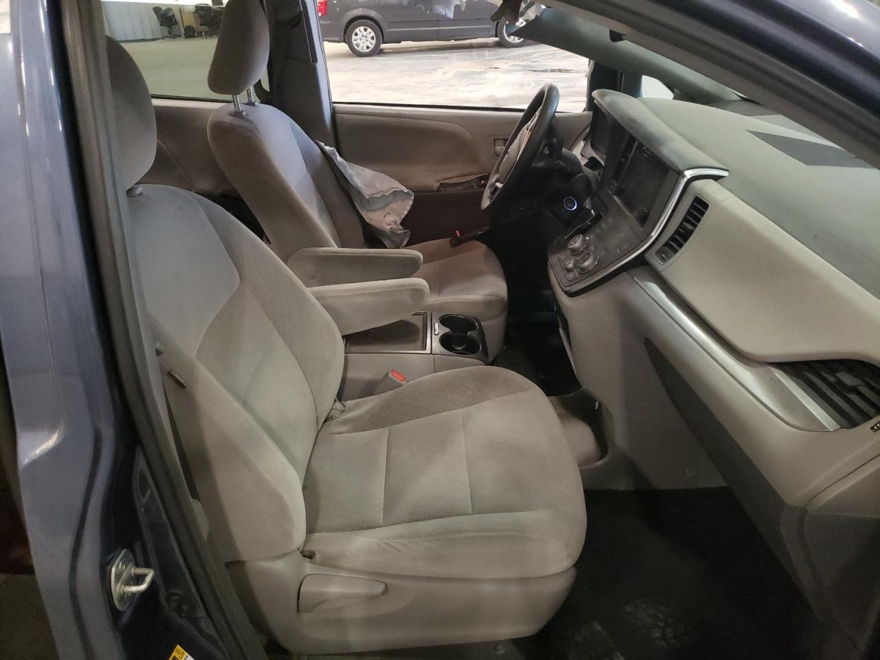 2015 Toyota Sienna Le - Фото 7