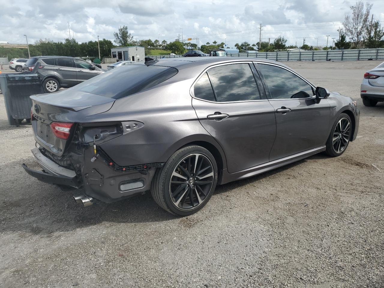 2019 Toyota Camry Xse - Фото 3