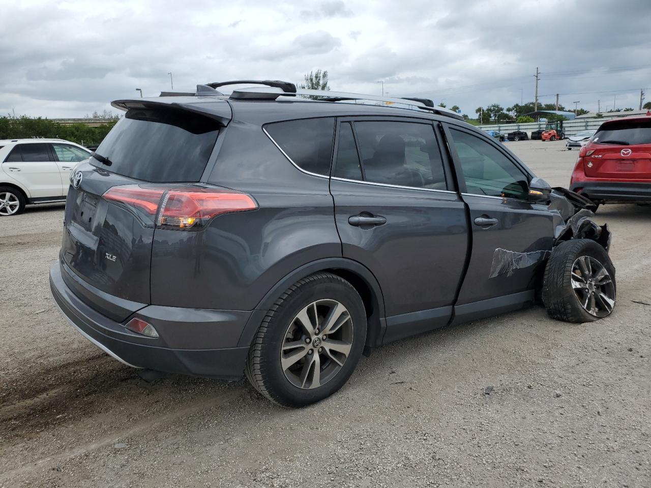 2016 Toyota Rav4 Xle - Image 3