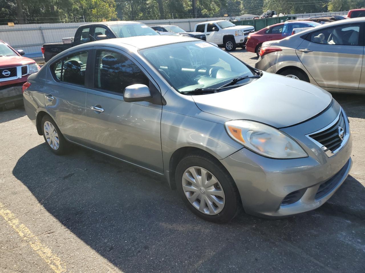 2012 Nissan Versa S - Фото 4