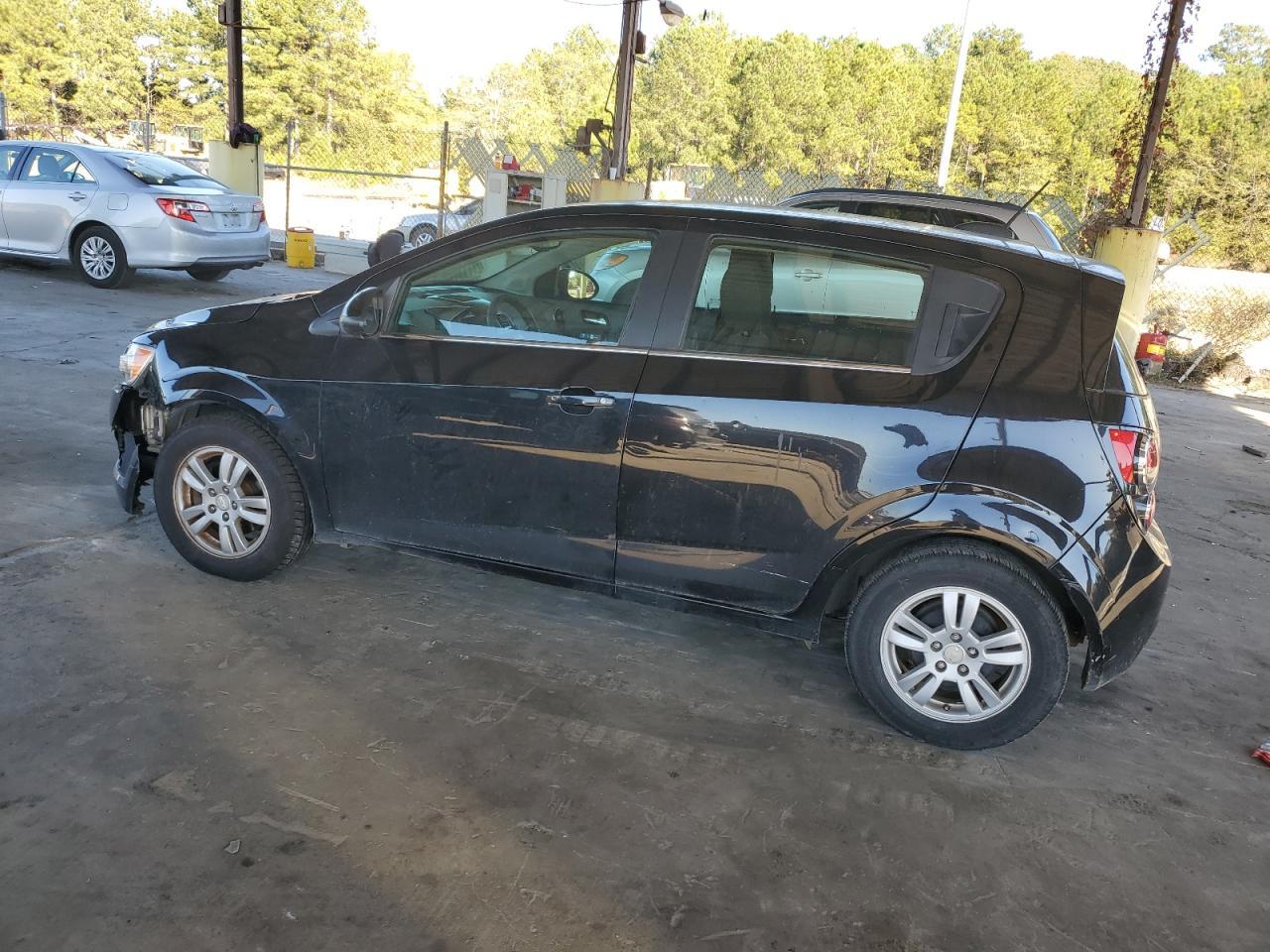 2016 Chevrolet Sonic Lt - Фото 2